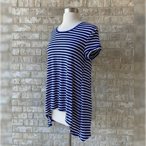 BCBGMaxAzria Open Black Flowy Striped Top S 🌸 - Picture 4 of 11